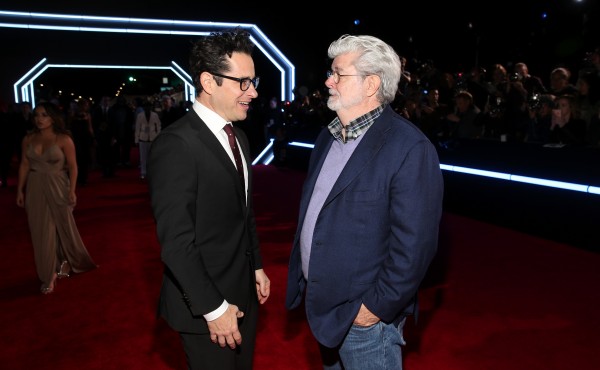 George Lucas und J.J. Abrmas bei der Premiere von Star Wars VII